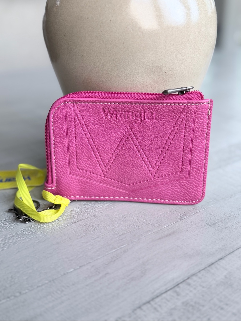 Wrangler Card Holder Wallet Keychain Coin Purse NWT Hot Pink and Brown Aztec - Picture 3 of 4